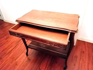 Mesa camarera italiana. Madera años 70. Negociable