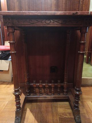 Mesa antigua de madera y marmol