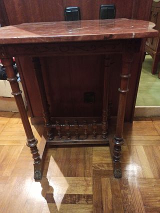 Mesa antigua de madera y marmol