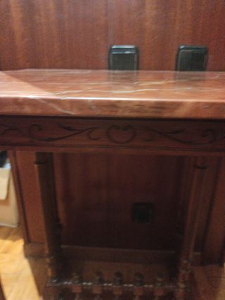 Mesa antigua de madera y marmol