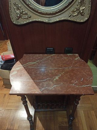 Mesa antigua de madera y marmol