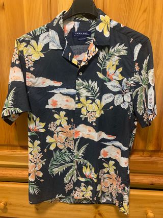 Camisa de manga corta de Zara.