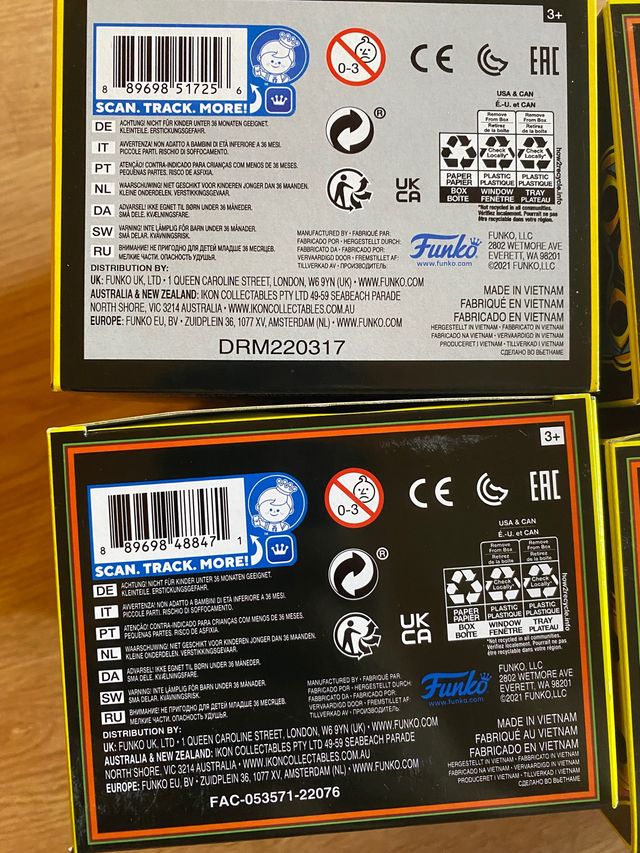 PACK FUNKOS BLACK LIGHT