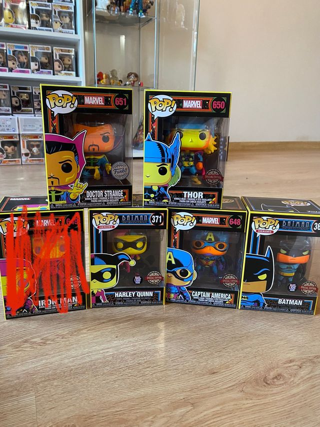 PACK FUNKOS BLACK LIGHT