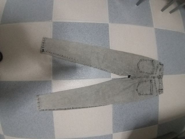 Vaqueros largos Bershka talla 34, grises