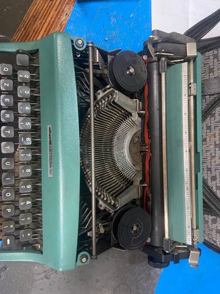 Macchina per scrivere Olivetti 