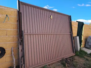 puerta metálica garaje