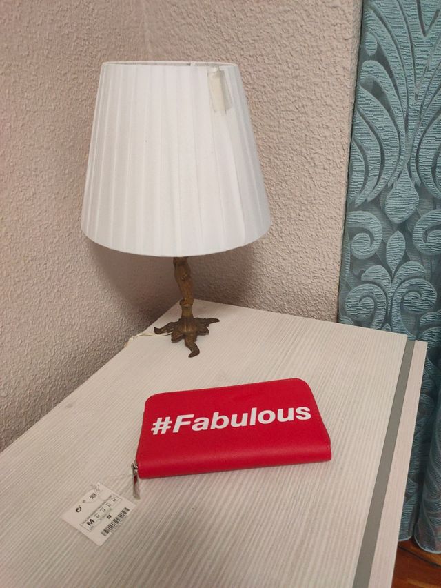 Monedero rojo de buen tamaño, sin estrenar.