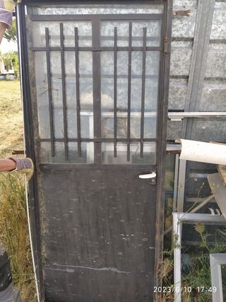 Puerta y puerta chapa doble hoja