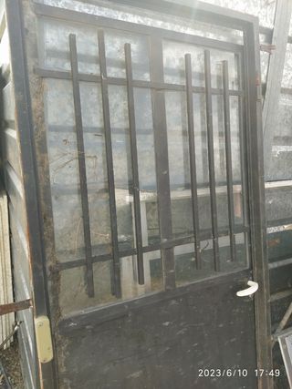 Puerta y puerta chapa doble hoja