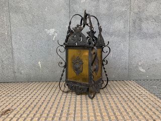 Antiguo farol de hierro y chapa