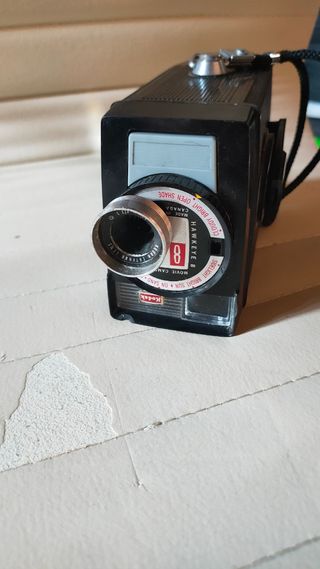 vecchia cinepresa a manovella