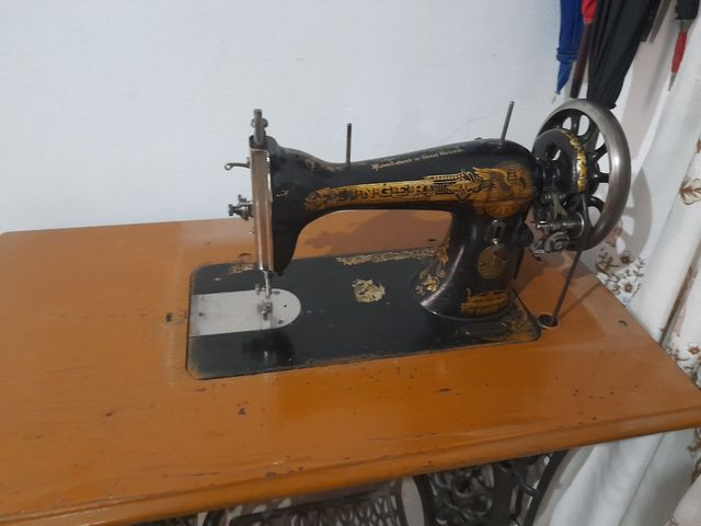 Máquina de coser antigua Singer