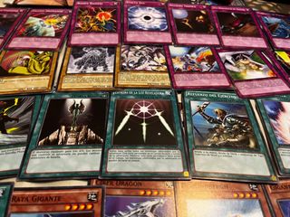 Cartas Yi Gi Oh con tablero