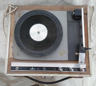 Tocadiscos Antiguo en Maleta Cosmo 751, reparar