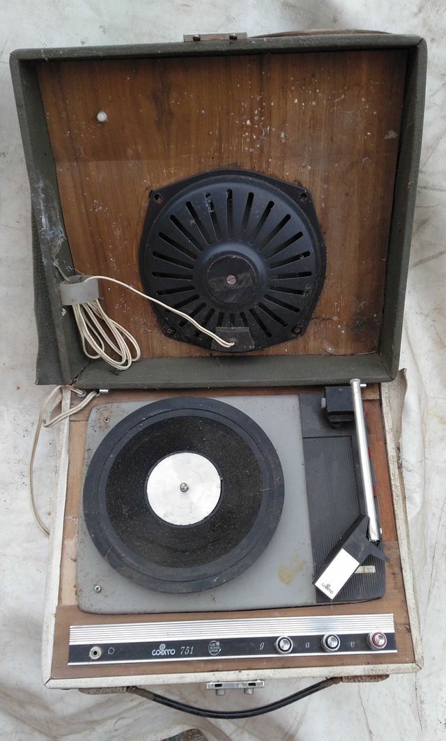 Tocadiscos Antiguo en Maleta Cosmo 751, reparar