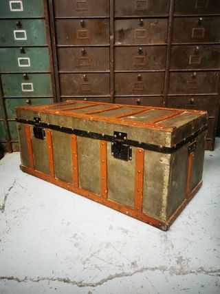 baúl Antiguo. metal y madera