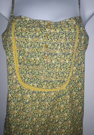Mono corto floral. De Pull & Bear.
