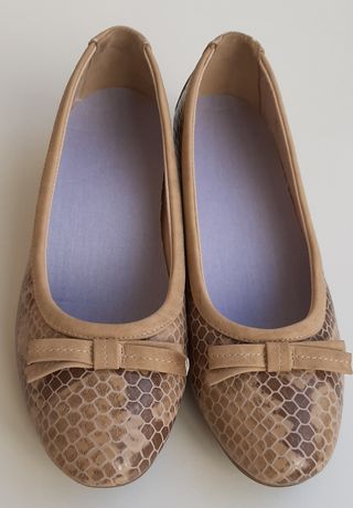 Bailarinas marrones anchas piel sintética  N° 37