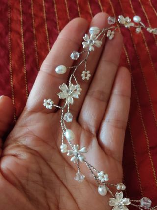 Tocado joya e hilo de plata marca PINA.