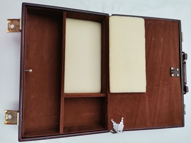 Maletín profesional médico piel. Nuevo