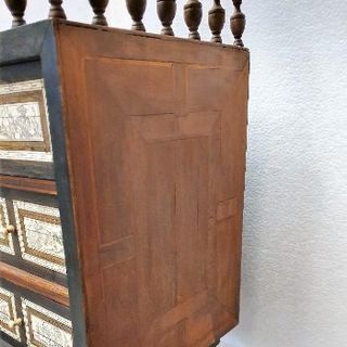 BARGUEÑO DE HUESO Y MARQUETERIA