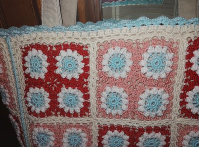 Borsa fatta a mano all'uncinetto