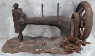 Máquina de Coser de Hierro Antigua 1780
