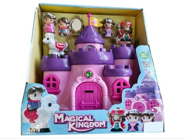 Castelo infantil com figuras