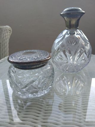 Antiguo conjunto de tocador tallado a mano