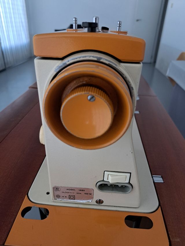 Máquina de coser Alfa 1680
