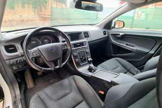 Volvo S60 2011. D3 Kinetic