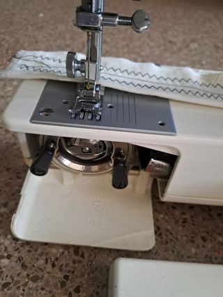 Máquina de coser sin uso.