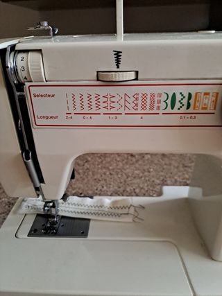 Máquina de coser sin uso.