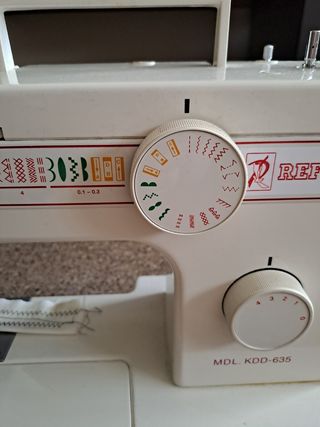Máquina de coser sin uso.