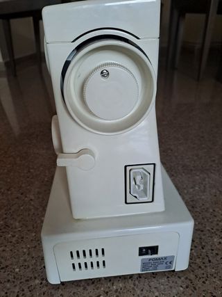 Máquina de coser sin uso.