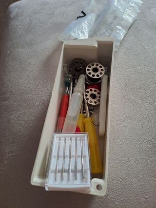 Máquina de coser sin uso.