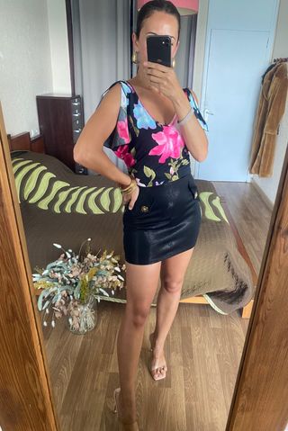 Top flores hombros descubiertos Berel talla L/XL