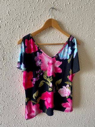 Top flores hombros descubiertos Berel talla L/XL
