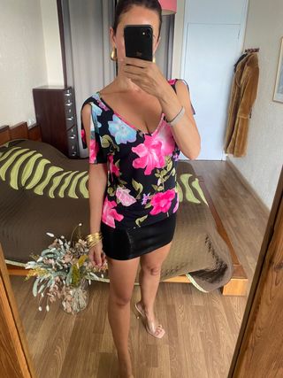 Top flores hombros descubiertos Berel talla L/XL