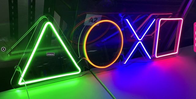 Neón símbolos mando Playstation