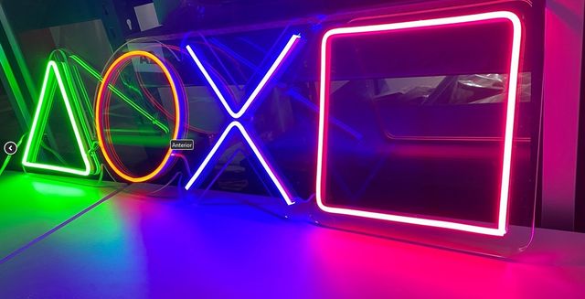 Neón símbolos mando Playstation