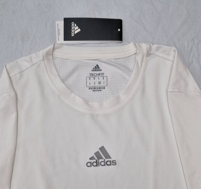 Camiseta Técnica Adidas Techfit Top Long Sleeve.