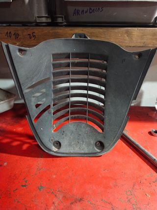 Cacha rejilla radiador majesty 125