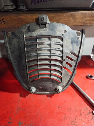 Cacha rejilla radiador majesty 125