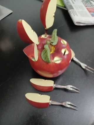 manzana con tenedores