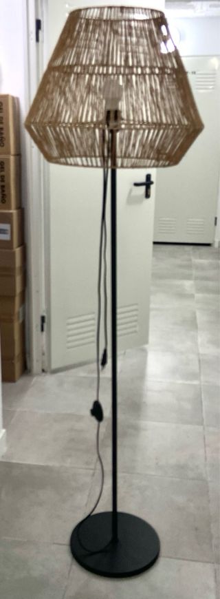 LÁMPARA PIE de la Maison du monde