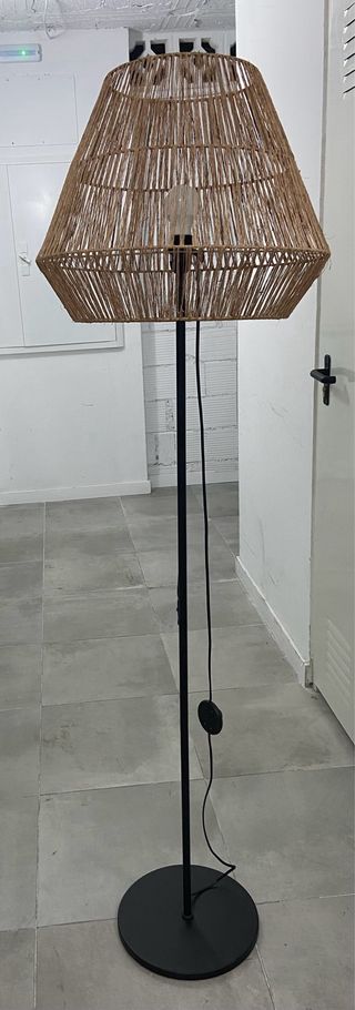 LÁMPARA PIE de la Maison du monde