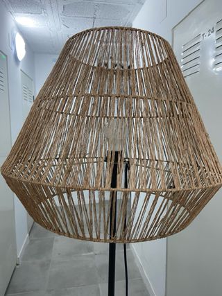 LÁMPARA PIE de la Maison du monde