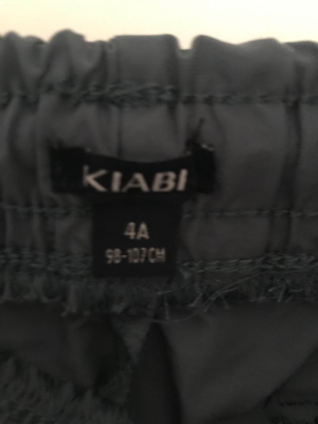 Bermudas de tela de fácil secado.